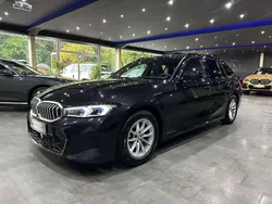 Saphirschwarz Gebraucht 2023 BMW 318 M Sport Kombi | 33.990 € (Fairer Preis)