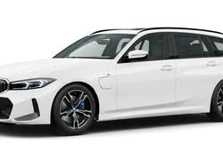 Weiß Gebraucht 2024 BMW 330e Shadowline Kombi | 48.881 € (Fairer Preis)