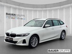 Weiss Gebraucht 2023 BMW 318 Sport Line Kombi | 28.430 € (Fairer Preis)