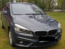 Grau Gebraucht 2017 BMW 218 Active Tourer Van / Kleinbus | 12.500 € (Superpreis)