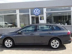 Grau Gebraucht 2022 VW Golf VIII Life Kombi | 33.699 €