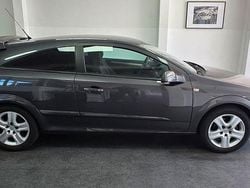 Grau Gebraucht 2009 Opel Astra GTC Edition Limousine | 3.490 € (Fairer Preis)