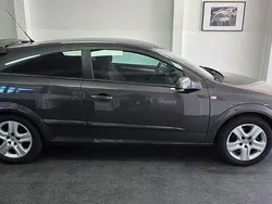 Grau Gebraucht 2009 Opel Astra GTC Edition Limousine | 3.990 € (Fairer Preis)
