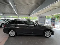 Dravitgrau Gebraucht 2020 BMW 330e Luxury Line Kombi | 26.999 € (Fairer Preis)