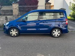 Blau Gebraucht 2015 Ford Tourneo Courier Van / Kleinbus | 5.250 €