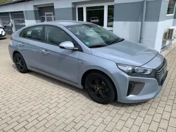 Silber Gebraucht 2017 Hyundai Ioniq Trend Limousine | 13.490 € (Fairer Preis)