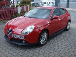 Rot Gebraucht 2016 Alfa Romeo Giulietta Turismo Kleinwagen | 10.900 € (Guter Preis)