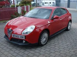 Rot Gebraucht 2016 Alfa Romeo Giulietta Turismo Kleinwagen | 10.900 € (Guter Preis)