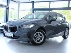 Grau Gebraucht 2022 BMW 218 Active Tourer Performance Van / Kleinbus | 23.449 € (Guter Preis)