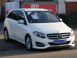 Weiß Gebraucht 2017 Mercedes B200 Style Van / Kleinbus | 15.850 € (Fairer Preis)