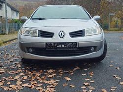 Silber Gebraucht 2006 Renault Mégane Cabriolet Dynamique Cabrio | 1.350 € (Fairer Preis)