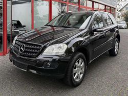 Obsidianschwarz metalliclack Gebraucht 2006 Mercedes ML280 SUV | 10.990 €