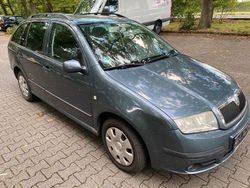 Grau Gebraucht 2006 Skoda Fabia Ambiente Kleinwagen | 900 € (Fairer Preis)
