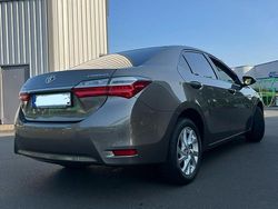 Beige Gebraucht 2017 Toyota Corolla Limousine | 13.200 €