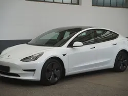 Weiß Gebraucht 2022 Tesla Model 3 Standard Range Limousine | 26.999 € (Guter Preis)