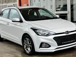 Weiß Gebraucht 2019 Hyundai i20 Trend Kleinwagen | 10.900 € (Superpreis)