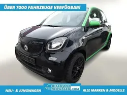 Schwarz / grün Gebraucht 2018 Smart ForFour Electric Drive Passion Limousine | 9.313 € (Fairer Preis)