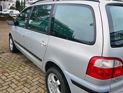 Grau Gebraucht 2001 Ford Galaxy Ghia Van / Kleinbus | 4.400 € (Teuer)