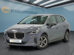 Grau Gebraucht 2024 BMW 220 Active Tourer Van / Kleinbus | 30.549 € (Fairer Preis)