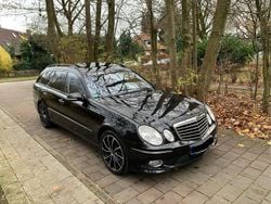 Schwarz Gebraucht 2006 Mercedes E500 Avantgarde Kombi | 5.900 €