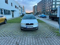 Silber Gebraucht 2004 Skoda Fabia Kleinwagen | 2.300 € (Fairer Preis)