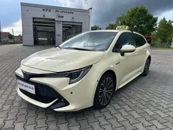 Hellelfenbein Gebraucht 2021 Toyota Corolla Kombi | 19.990 € (Teuer)