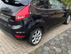 Schwarz Gebraucht 2010 Ford Fiesta Kleinwagen | 2.300 €