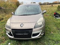 Silber Gebraucht 2010 Renault Mégane III Limousine | 1.100 €