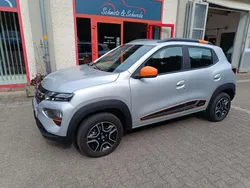 Diamantsilbergrau Gebraucht 2023 Dacia Spring Comfort Plus Kleinwagen | 11.900 € (Guter Preis)