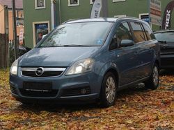 Grau Gebraucht 2007 Opel Zafira Van / Kleinbus | 2.999 € (Etwas zu teuer)