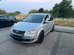 Grau Gebraucht 2010 VW Touran Van / Kleinbus | 7.200 € (Guter Preis)