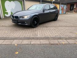 Grau Gebraucht 2013 BMW 320 Sport Line Kombi | 10.570 € (Superpreis)