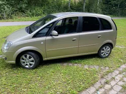 Gold Gebraucht 2010 Opel Meriva Van / Kleinbus | 5.750 € (Teuer)