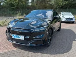 Schwarz Gebraucht 2024 Ford Mustang Mach-E Premium SUV | 44.990 € (Superpreis)