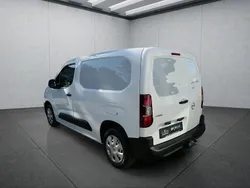 Weiß Gebraucht 2021 Opel Combo Van / Kleinbus | 14.749 € (Teuer)