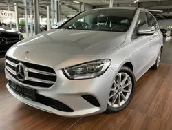 Silber Gebraucht 2022 Mercedes B180 Van / Kleinbus | 27.999 € (Fairer Preis)