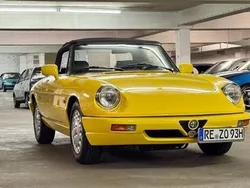 Gelb Gebraucht 1993 Alfa Romeo Spider Cabrio | 28.900 €