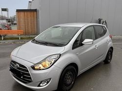 Silber Gebraucht 2017 Hyundai ix20 Kleinwagen | 11.000 € (Guter Preis)