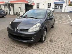Grau Gebraucht 2008 Renault Clio II Dynamique Limousine | 2.950 € (Teuer)