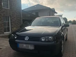 Schwarz Gebraucht 2003 VW Golf IV Edition Kleinwagen | 1.300 € (Fairer Preis)