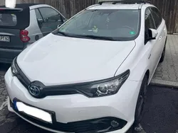 Weiß Gebraucht 2018 Toyota Auris Touring Sports Kombi | 15.000 € (Fairer Preis)