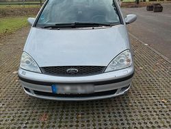 Grau Gebraucht 2003 Ford Galaxy Van / Kleinbus | 900 €