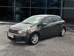 Braun Gebraucht 2016 Kia Rio Attract Kleinwagen | 7.700 € (Fairer Preis)