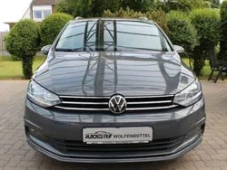 Grau Gebraucht 2023 VW Touran Highline Van / Kleinbus | 28.990 € (Fairer Preis)