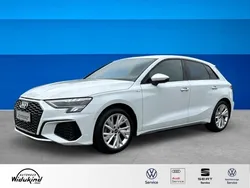 Weiss Gebraucht 2024 Audi A3 Sportback S-Line Limousine | 33.990 € (Guter Preis)