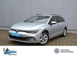 Reflexsilber metallic (metallic) Gebraucht 2021 VW Golf VIII Life Kombi | 25.358 € (Etwas zu teuer)