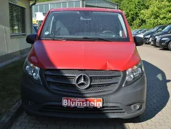 Rot Gebraucht 2022 Mercedes Vito Van / Kleinbus | 16.995 € (Fairer Preis)