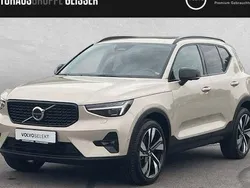 Braun Gebraucht 2024 Volvo XC40 Plus SUV | 39.890 € (Fairer Preis)