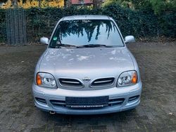 Silber Gebraucht 2002 Nissan Micra Kleinwagen | 2.200 € (Fairer Preis)