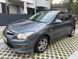 Grau Gebraucht 2010 Hyundai i30 Edition Limousine | 2.800 € (Fairer Preis)